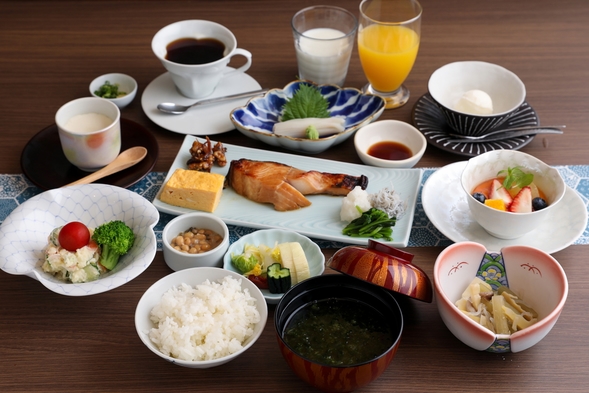 【ホタル観賞プラン】【２食付き】朝夕個室で手作り料理♪源泉かけ流し貸切風呂＆大浴場計９カ所無料湯巡り